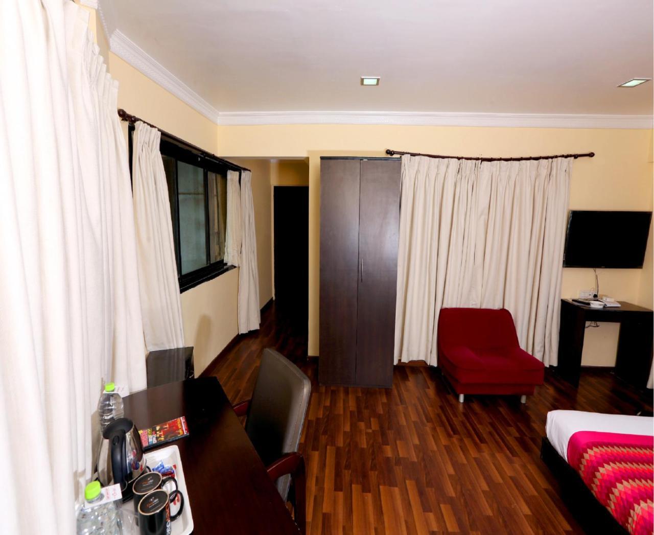 Hotel Orritel West Мумбаи Экстерьер фото